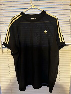 Adidas Men's Black mesh jersey/T-Shirt with stripes